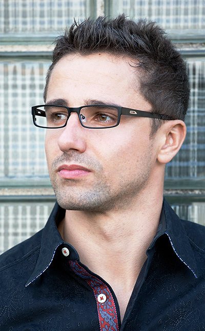 Men Short Hairstyles with Glasses