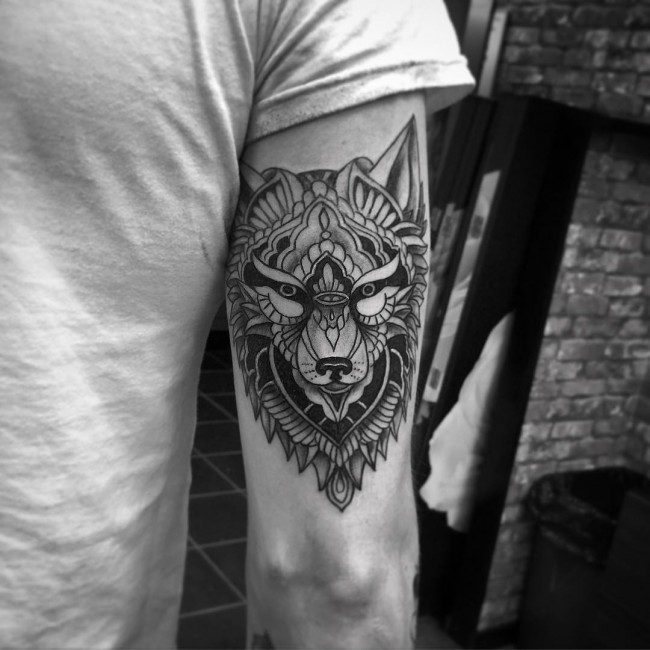  geometric tattoo wolf