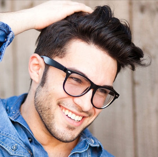  short hairstyles for men with glasses