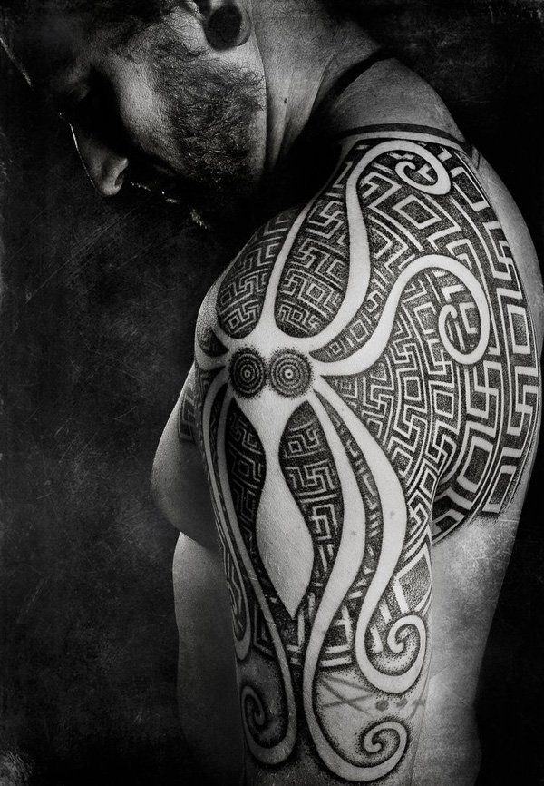  black geometric tattoo