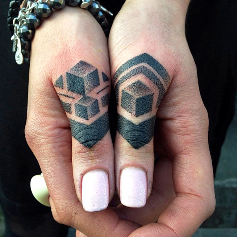  geometric tattoo finger