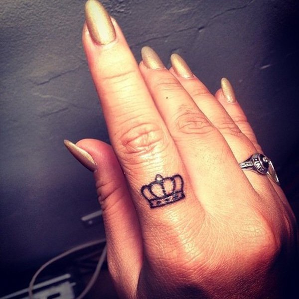  crown finger tattoos