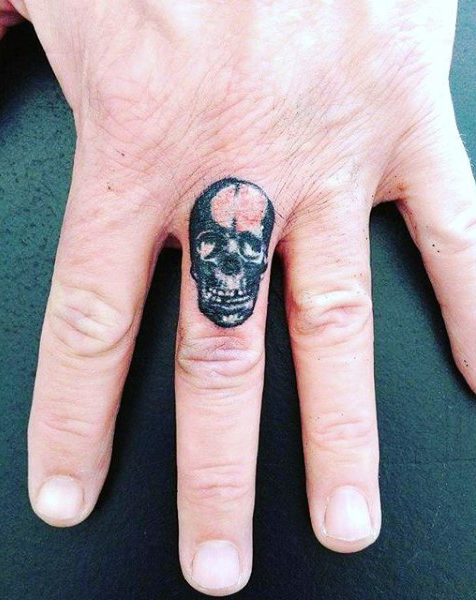  skull finger tattoos