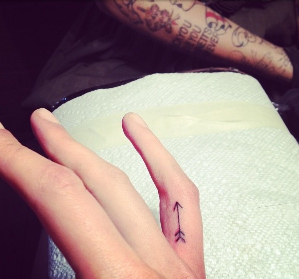 arrow tattoo finger