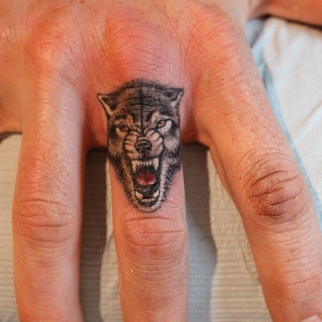  wolf finger tattoos