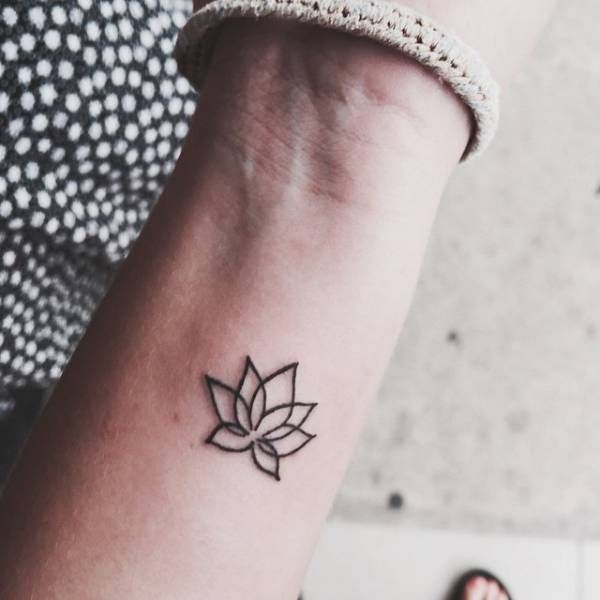  lotus flower tattoo wrist