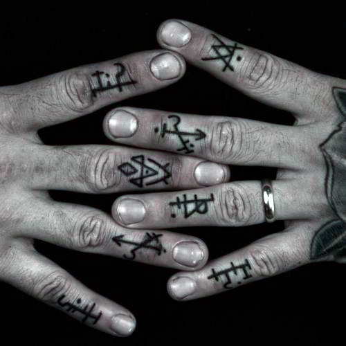  cool finger tattoos