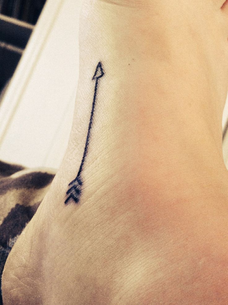 tiny arrow tattoo
