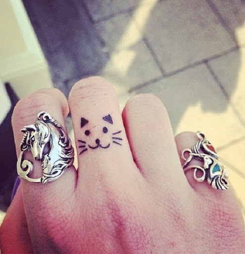  cat tattoo finger