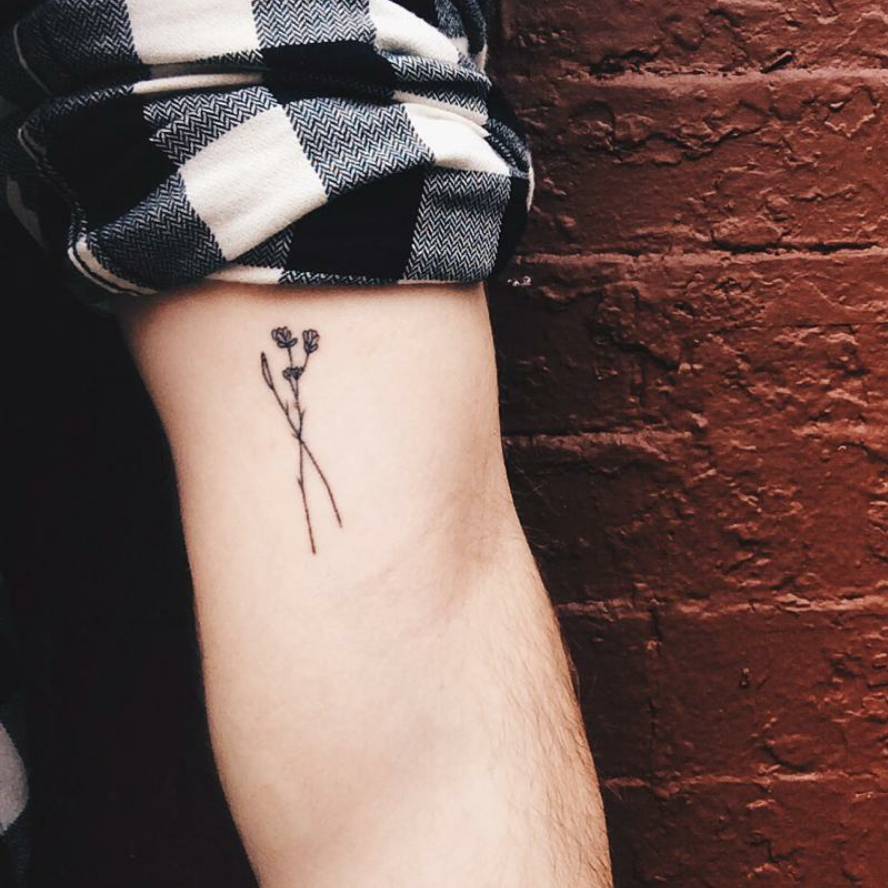  minimalist flower tattoos