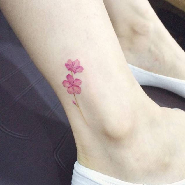  tiny flower tattoos