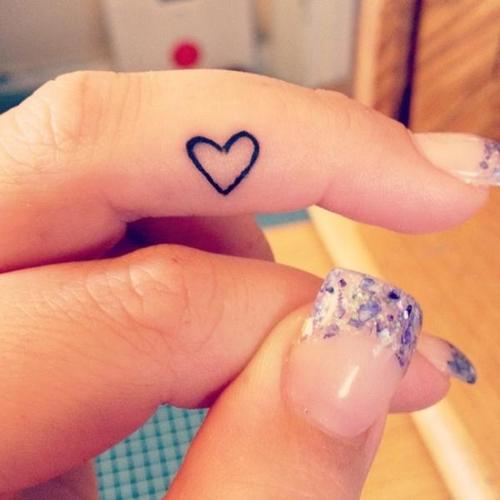 heart finger tattoos