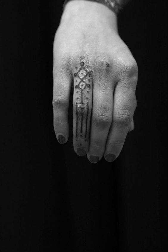  geometric finger tattoos