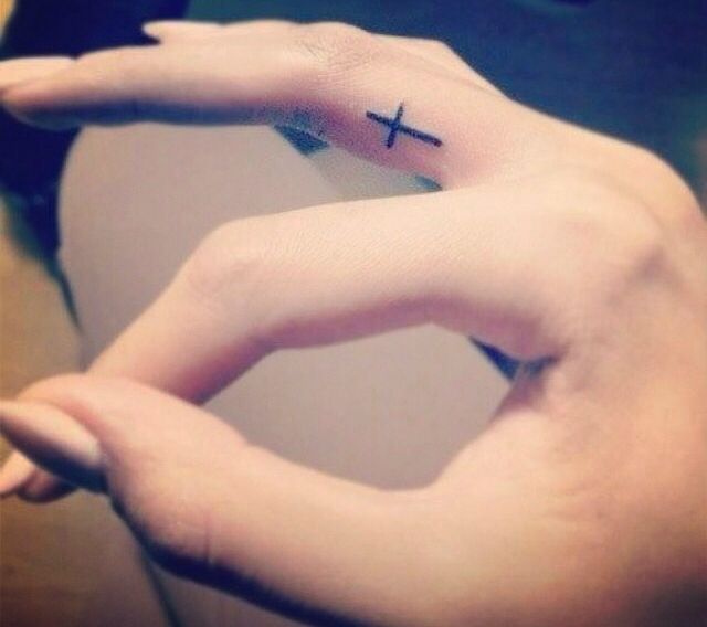  finger tattoos cross