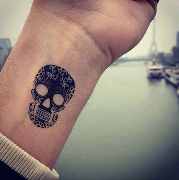  tiny skull tattoos