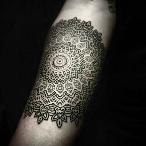  mandala tattoo brazo