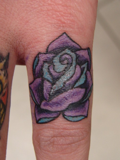  flower finger tattoos