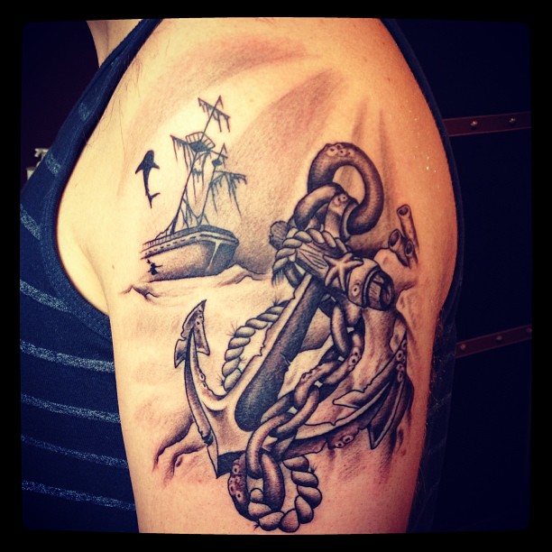  anchor shoulder tattoos
