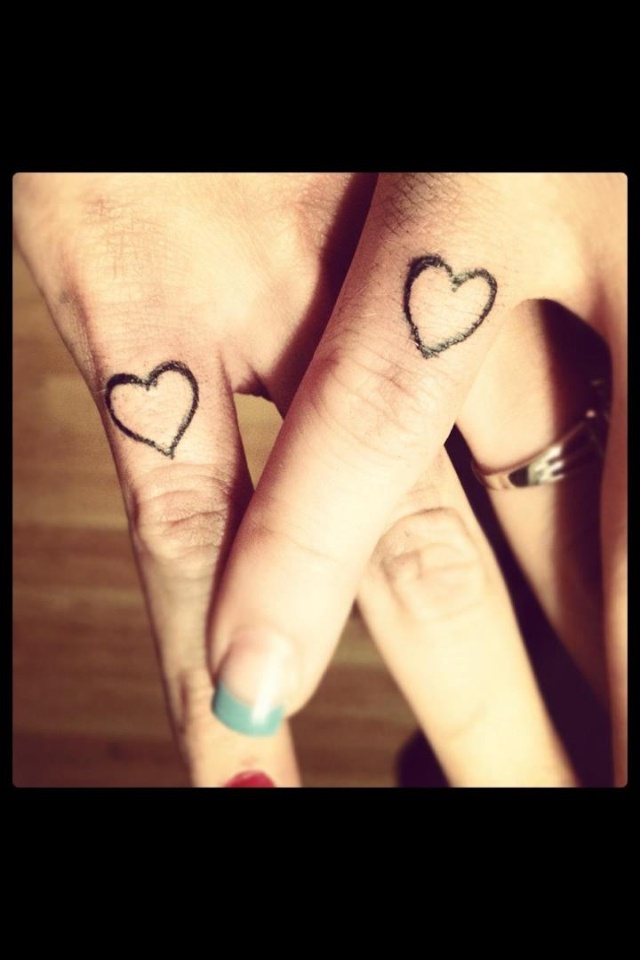  finger mother daughter tattoos
