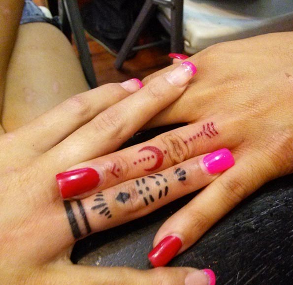  sister finger tattoos