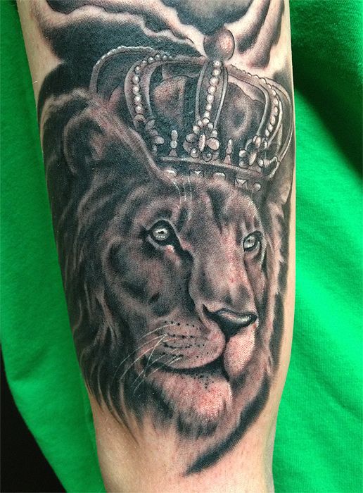  lion crown tattoos